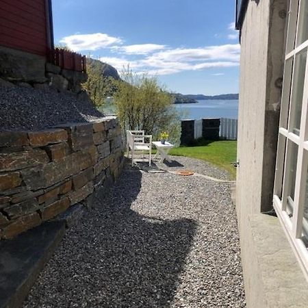 Koselig Nyoppusset 3 Roms Leilighet Med Egen Parkeringsplass I Rolige Omgivelse Naer Sjoen, 2 Mil Nord For Bergen Sentrum. エクステリア 写真