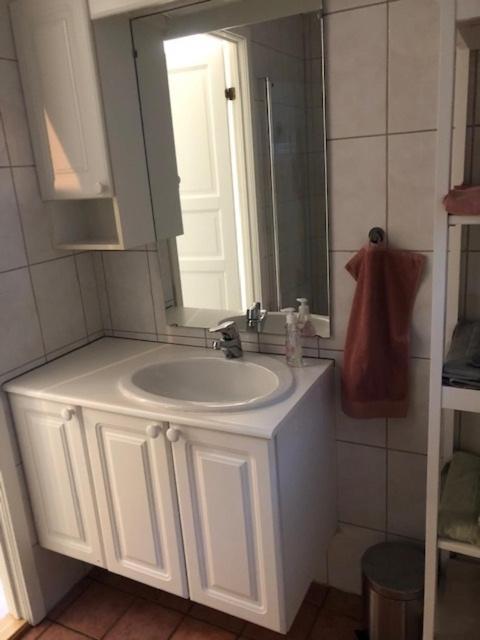 Koselig Nyoppusset 3 Roms Leilighet Med Egen Parkeringsplass I Rolige Omgivelse Naer Sjoen, 2 Mil Nord For Bergen Sentrum. エクステリア 写真